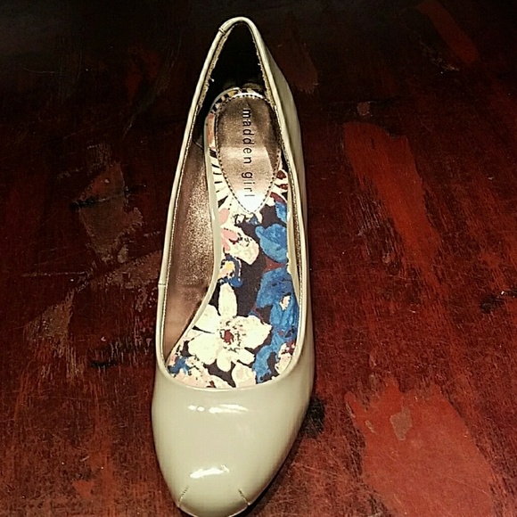 Perfect gray pumps for work or a night out! - Picture 3 of 3